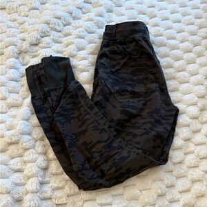 Alphalete Black & Dark Gray Camo joggers